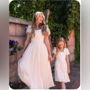 Ivy City Co. Eliza Bow Dress Puff Sleeve Fit & Flare Sz S Womens Ivory